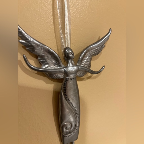 Serenity Angel Silver Metal Ornament Mother Teresa” We Can Do No Great “ - Picture 2 of 7
